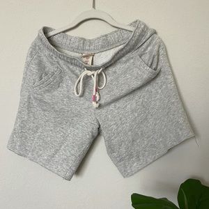 Grey sweat shorts with drawstring